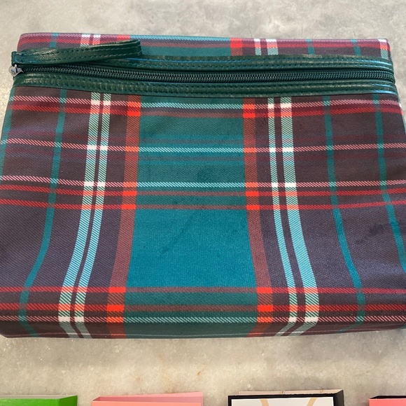 8-pc Women's Fragrance Bundle + Makeup Case - Picture 3 of 3